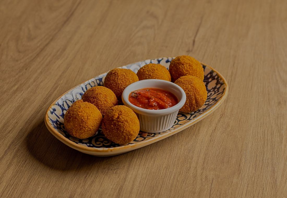 Entrada apanada con salsa de la casa
